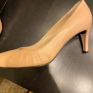 Stuart Weitzman nude pumps